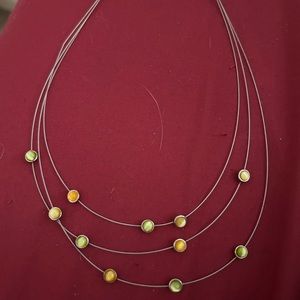 Women’s vintage Avon necklace